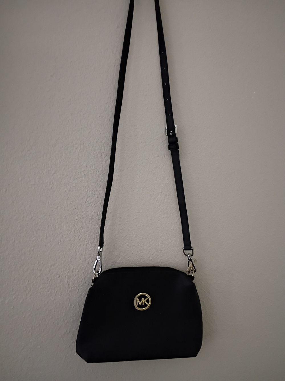 Michael Kors Black Crossbody Bag - Sleek Everyday Style